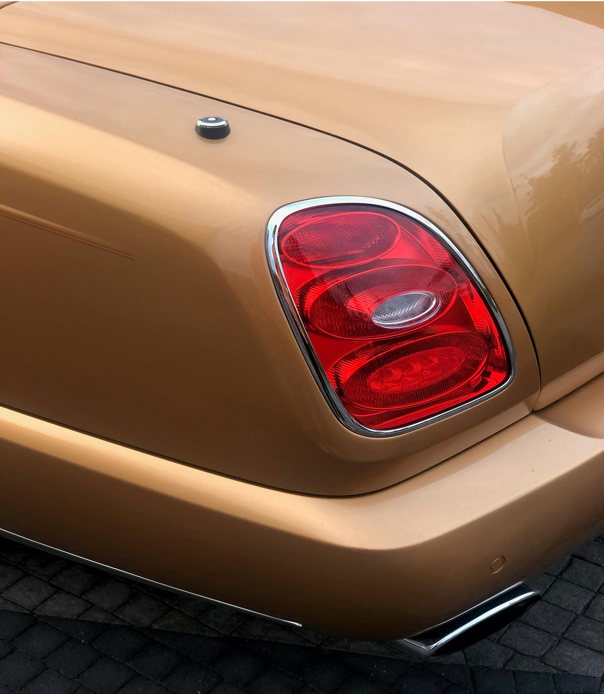 Tailight of a brown vintage car